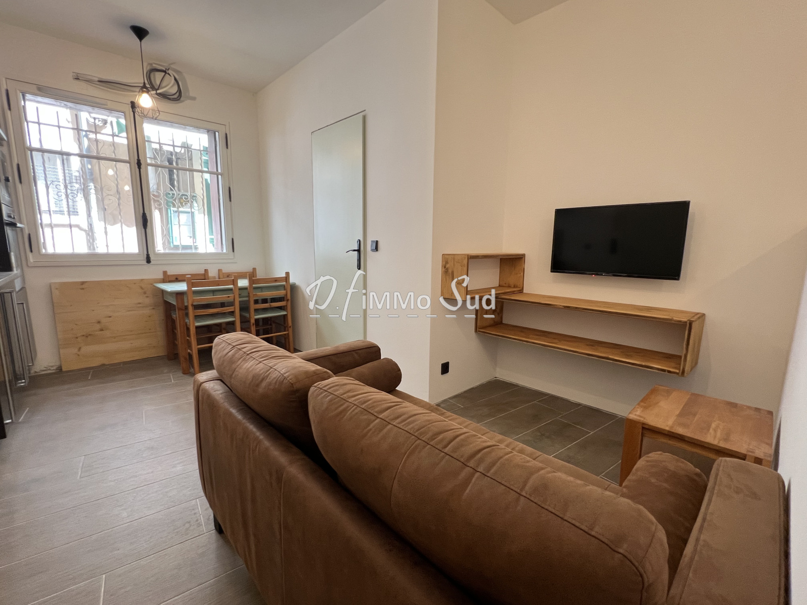 Image_, Studio, Narbonne, ref :1757